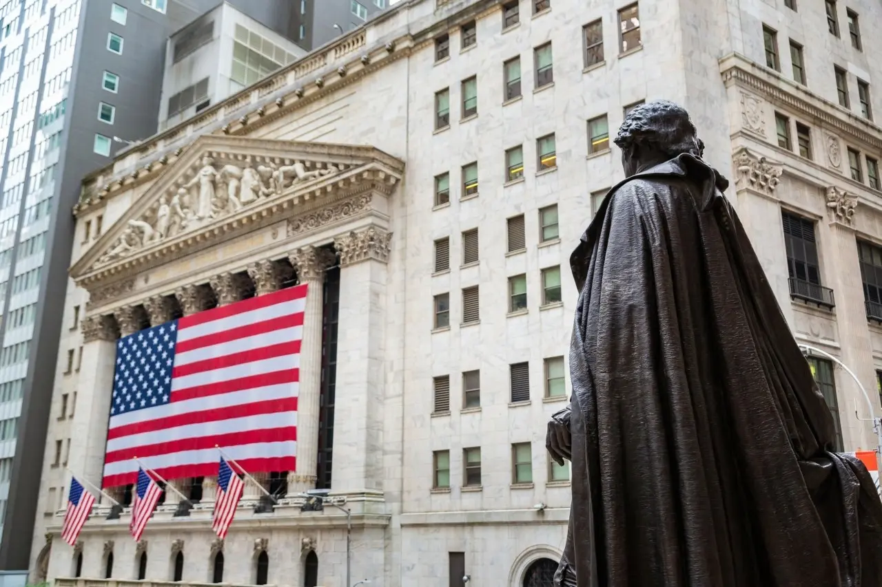 Wall Street: Στάση αναμονής εν μέσω γεωπολιτικής αβεβαιότητας και μπαράζ εταιρικών αποτελεσμάτων