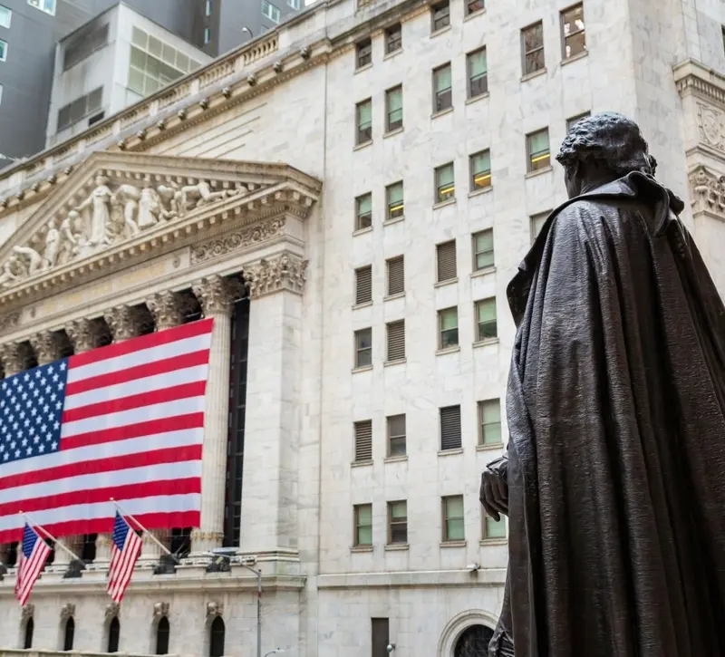 Wall Street: Στάση αναμονής εν μέσω γεωπολιτικής αβεβαιότητας και μπαράζ εταιρικών αποτελεσμάτων