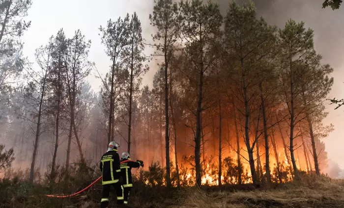Γαλλία και Ισπανία ετοιμάζουν πακέτα στήριξης για τους πυρόπληκτους – Χιλιάδες εκτοπισμένοι, νέος καύσωνας προ των πυλών