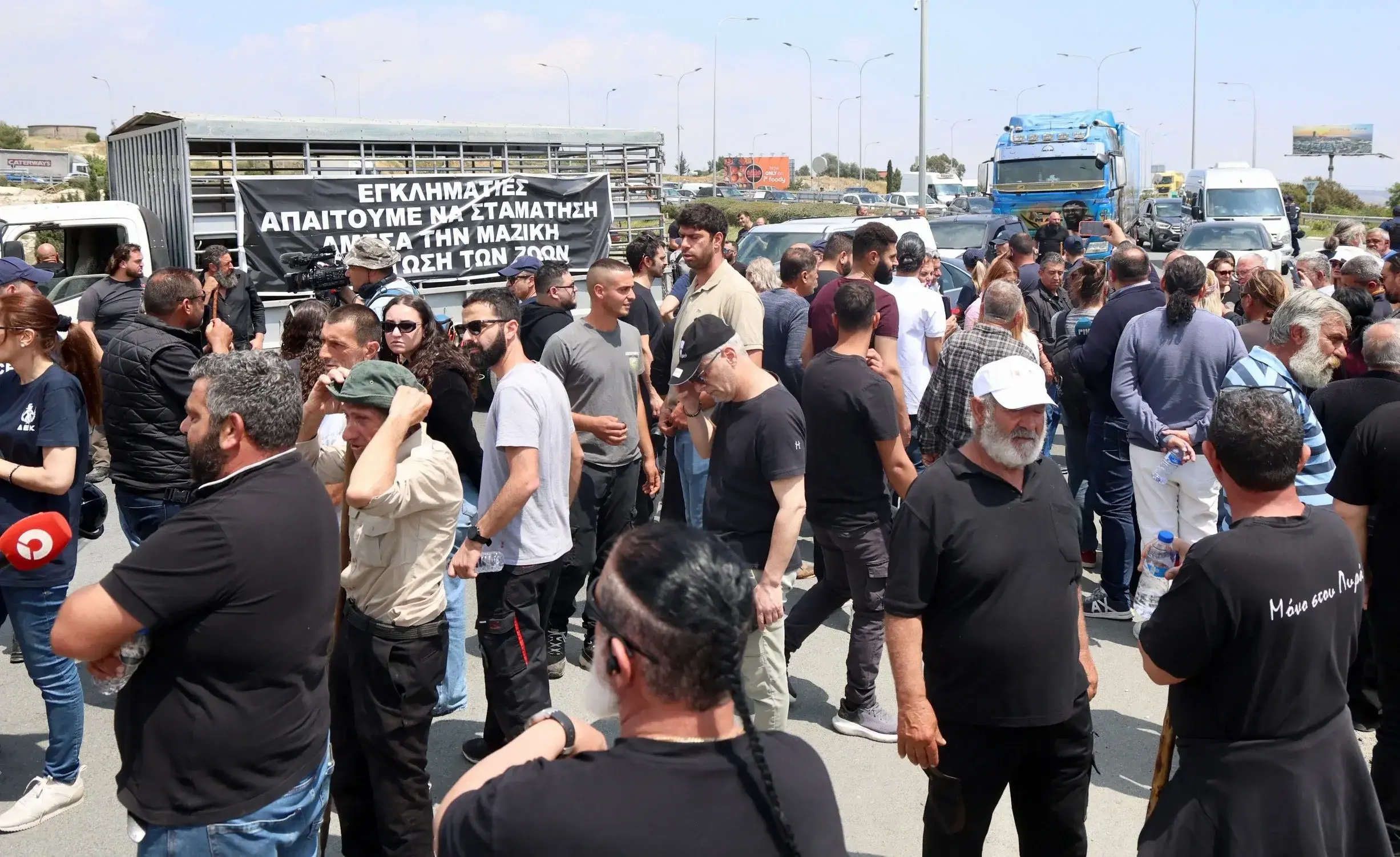 Οι κτηνοτρόφοι καλούν τον κόσμο να στηρίξει τη διαμαρτυρία έξω από το Προεδρικό