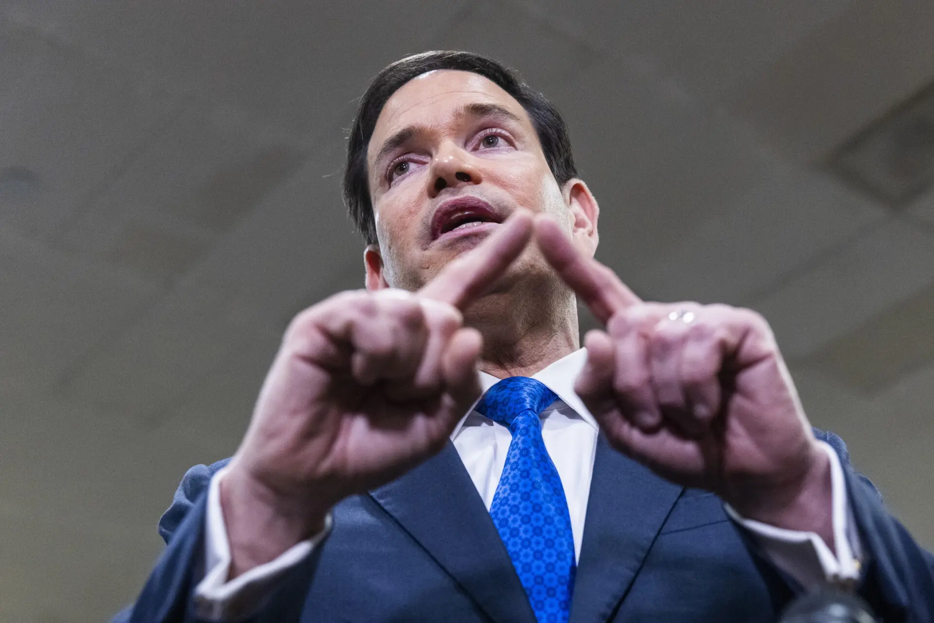 Ρούμπιο: «Οικονομικό πυρηνικό όπλο» ο αποκλεισμός των Στενών του Ορμούζ