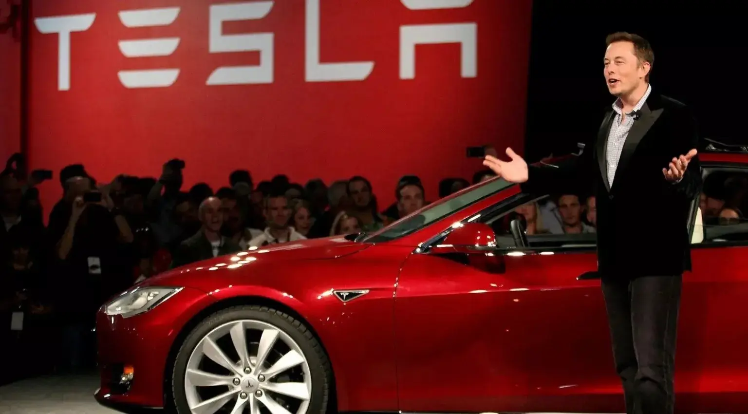 Μετοχές της Tesla $7 δισ. πούλησε ο Ίλον Μασκ