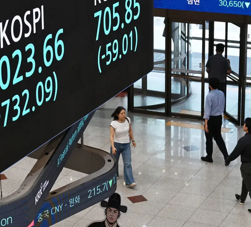 Ασία: Sell-off στα chips – Βουτιά 8% στον Kospi, άνοδος στο πετρέλαιο μετά την επίθεση του Ιράν