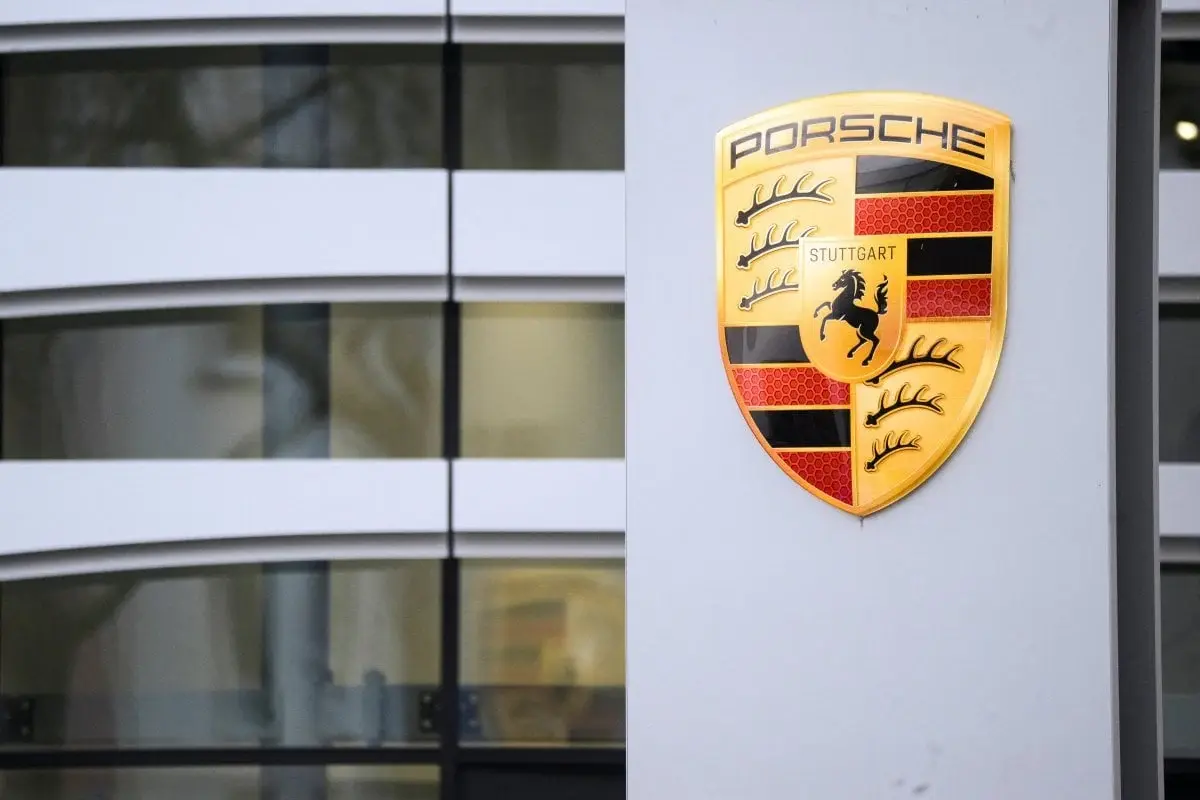 Porsche: Λειτουργικά κέρδη 1,35 δισ. στο α’ εξάμηνο – Διατηρεί αμετάβλητους τους στόχους για το 2026