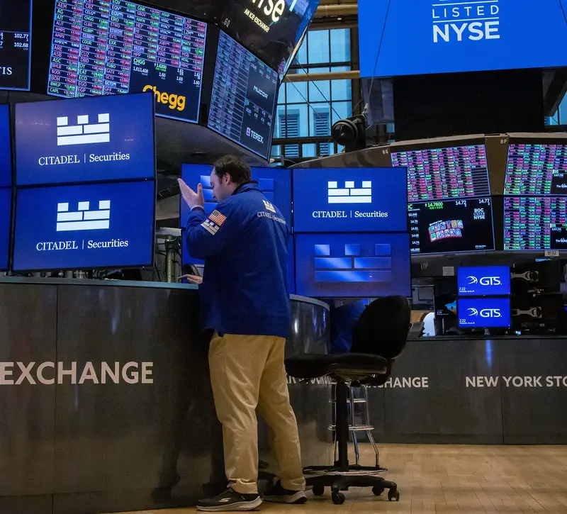 Wall Street: «Βουτιά» για τις τεχνολογικές μετοχές – Περιορίζονται οι απώλειες μετά τα στοιχεία για ΑΕΠ και PCE