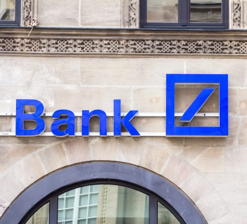 Deutsche Bank: Άλμα 16% στα έσοδα από συναλλαγές ομολόγων και νέο buyback €500 εκατ. – Ξεπέρασε τη Wall Street