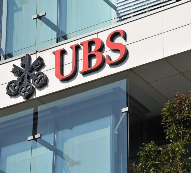 UBS: Άλμα 17% στα κέρδη β’ τριμήνου και νέο πρόγραμμα επαναγοράς μετοχών 3 δισ. δολαρίων
