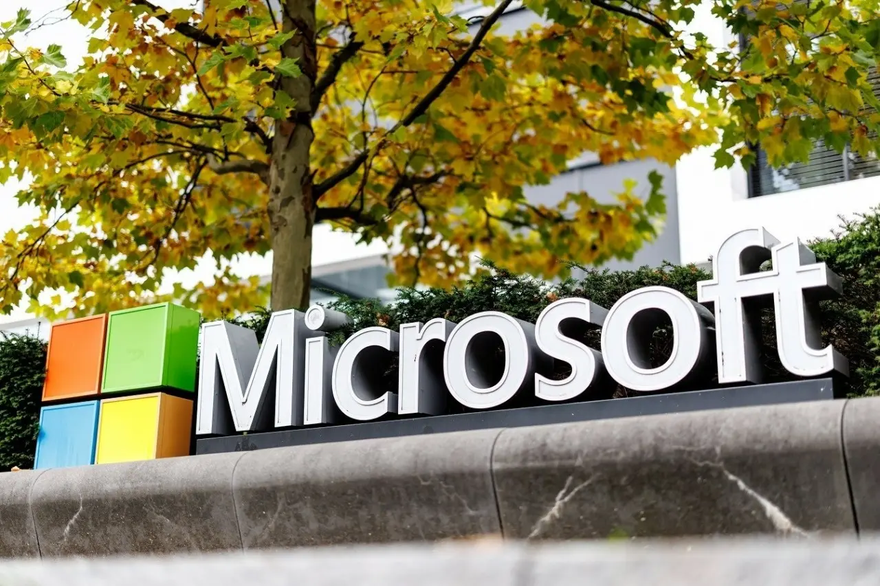 Microsoft: Εξαϋλώθηκαν $570 δισ. - Σε χαμηλό 25 ετών η μετοχή