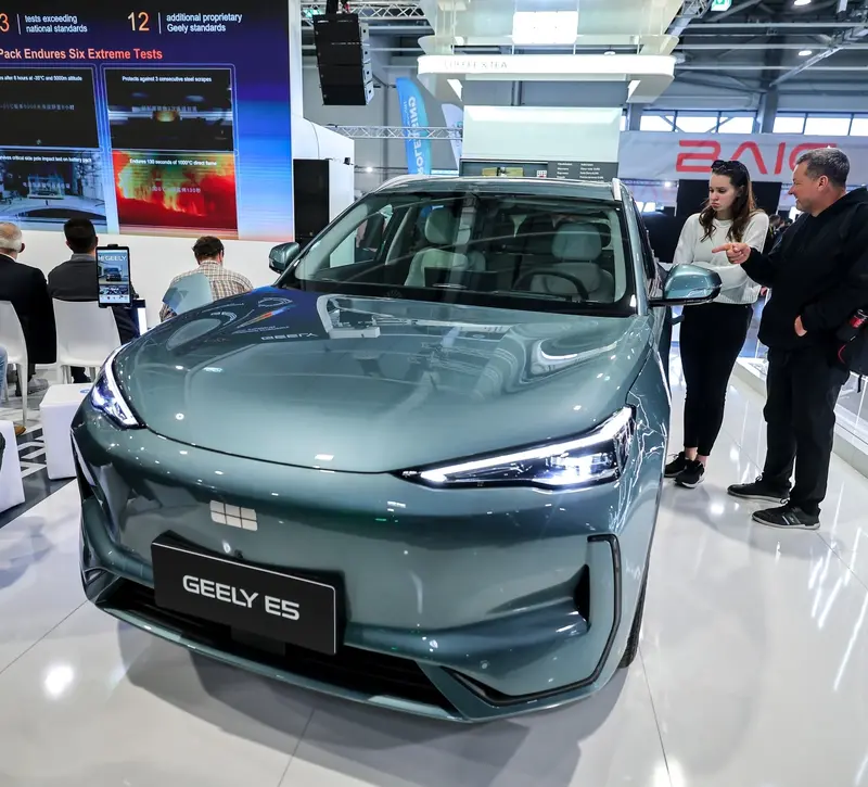 Geely: Βουτιά 27% στα κέρδη της κινεζικής αυτοκινητοβιομηχανίας