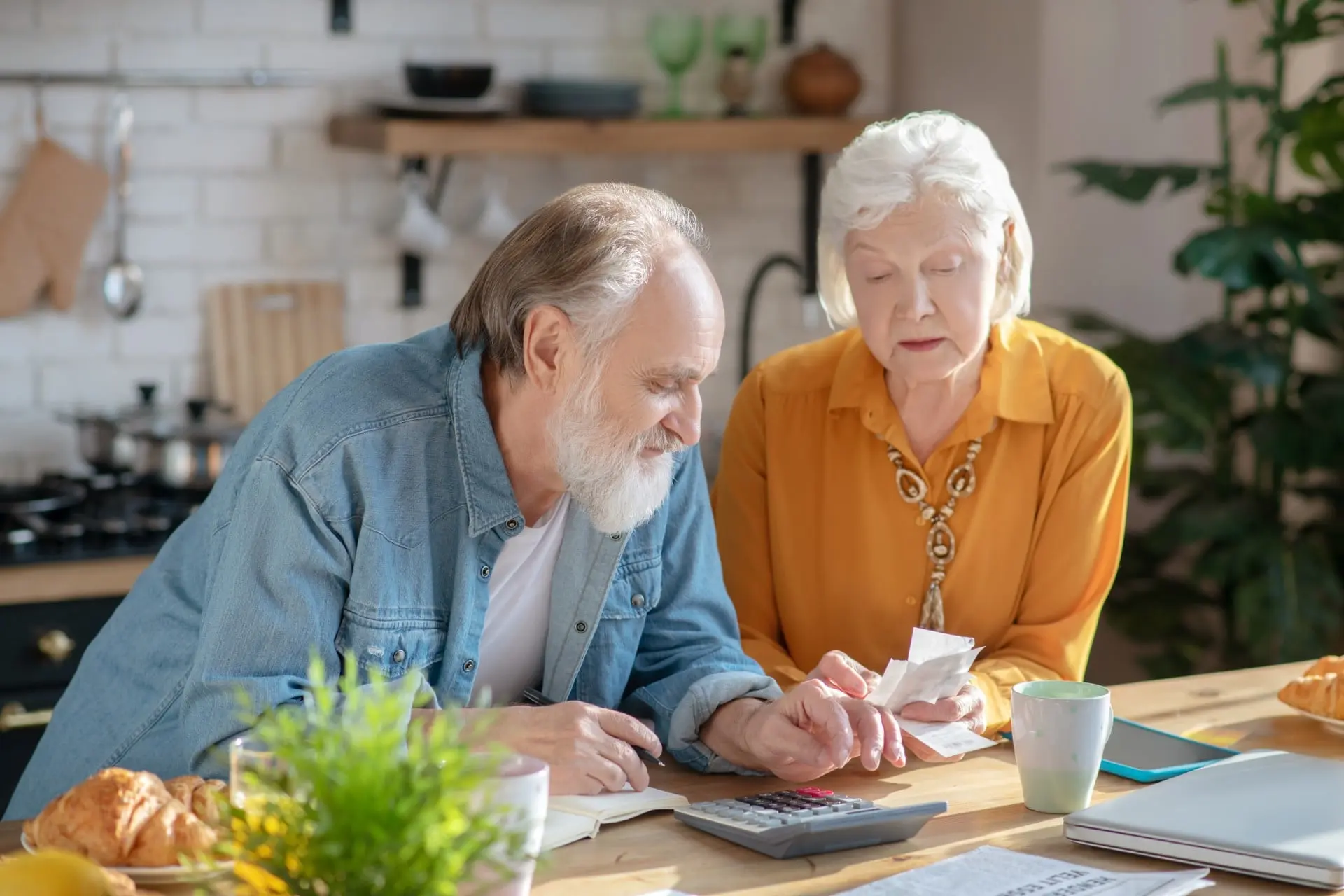 Economist: Πώς οι boomers κατέστρεψαν την Ευρώπη (και χρέωσαν τον λογαριασμό στα παιδιά τους)