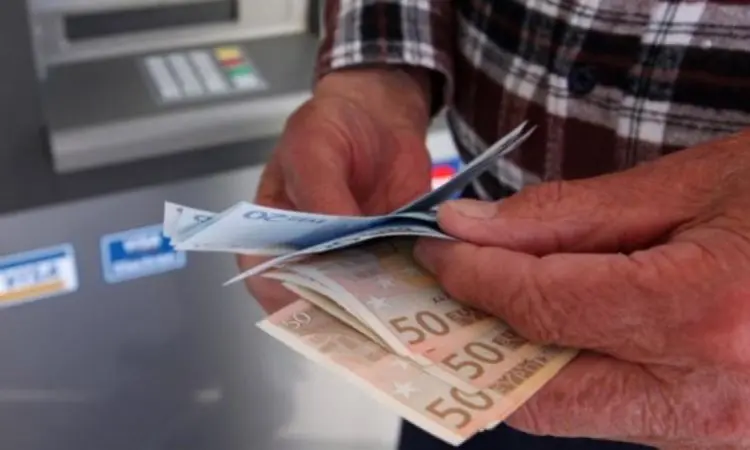 Μόνο 13 από τις 120 χιλιάδες συνταξιούχων έλαβαν πέρσι πασχαλινό επίδομα
