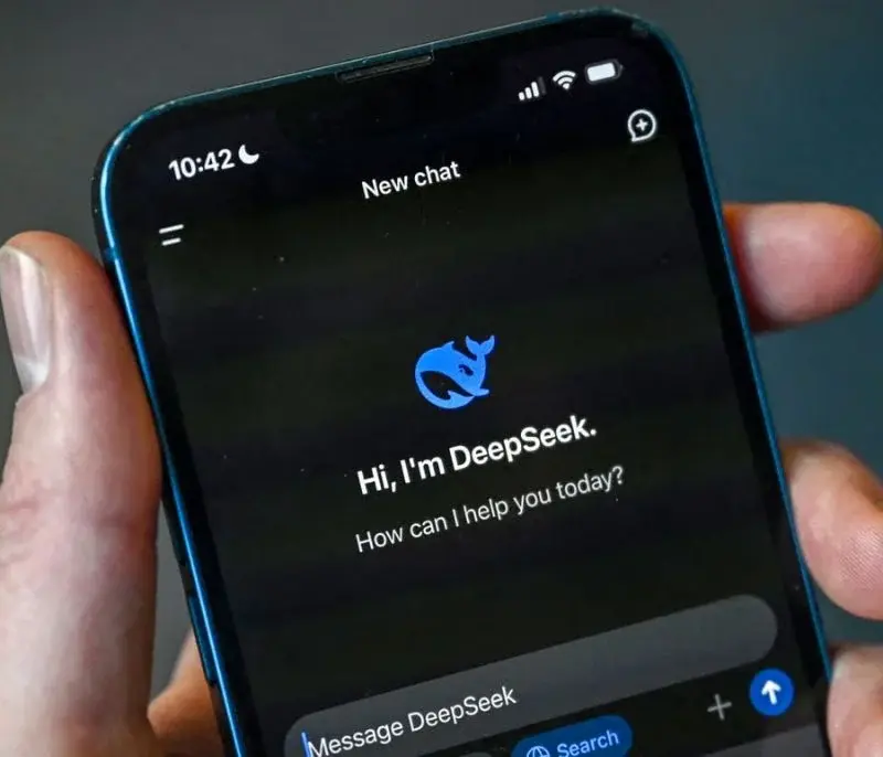 DeepSeek: Πολύωρο blackout στην κορυφαία κινεζική AI πλατφόρμα – Ασαφή τα αίτια