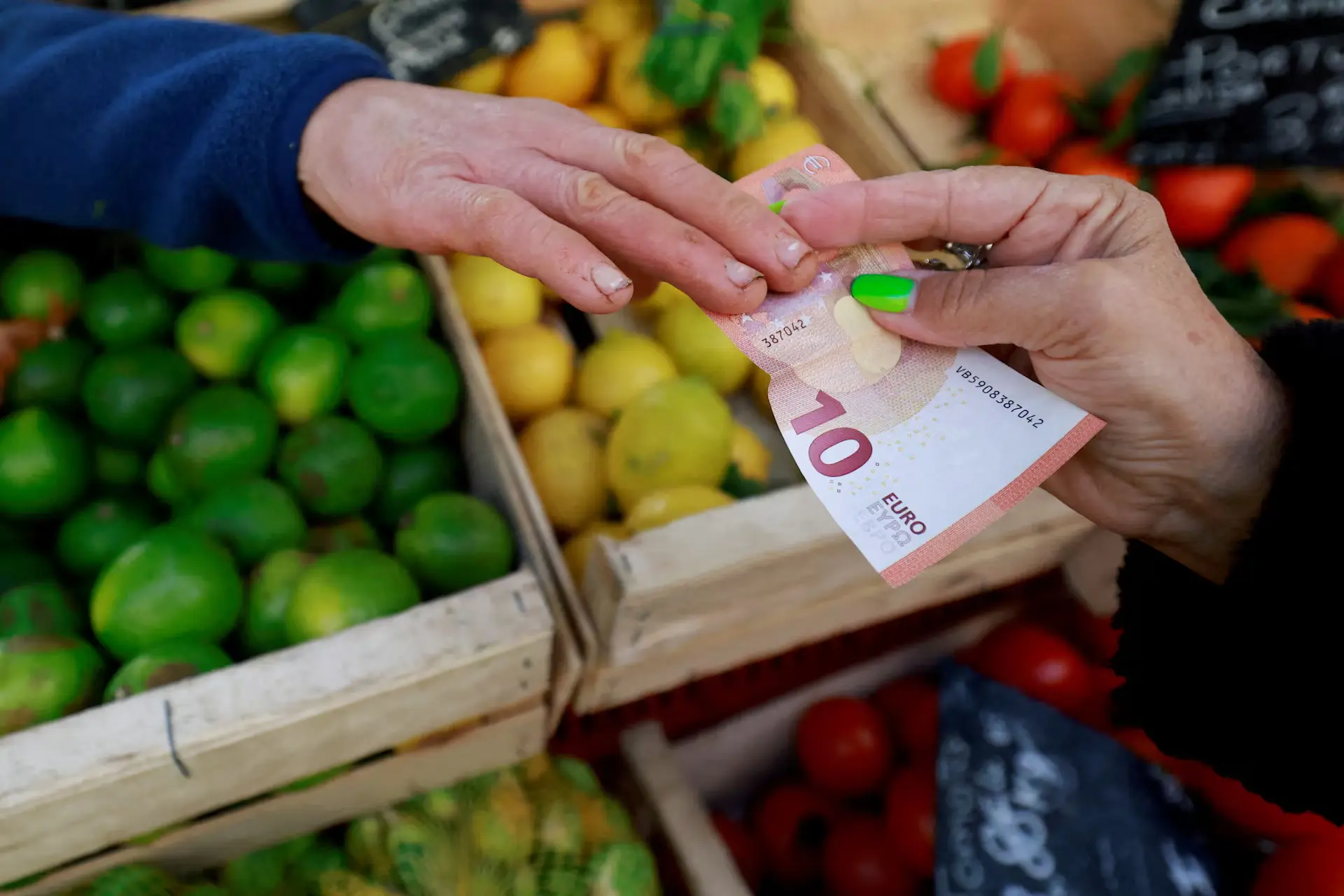 Ευρωζώνη: Ανησυχία των καταναλωτών για τον πληθωρισμό λόγω του πολέμου στη Μ. Ανατολή