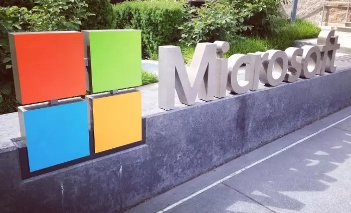 Microsoft: Άλμα εσόδων από cloud και AI – Το ορόσημο των $100 δισ. πέρασε πρώτη φορά το Azure
