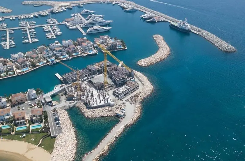 Φωτογραφίες από το τεχνητό νησί στη Μαρίνα Λεμεσού