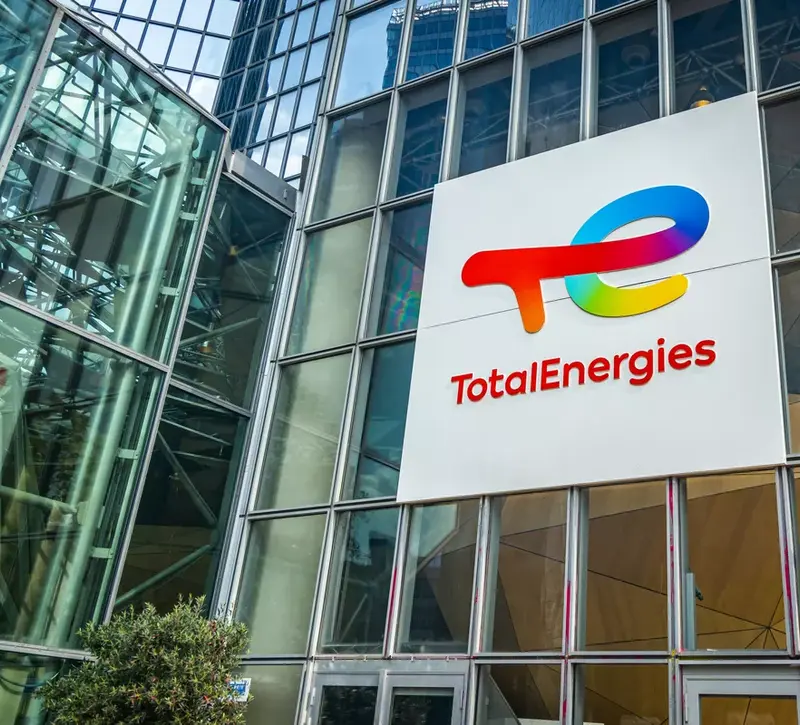 Shell: Πουλά στην TotalEnergies τις χερσαίες δραστηριότητες ΑΠΕ στην Ευρώπη