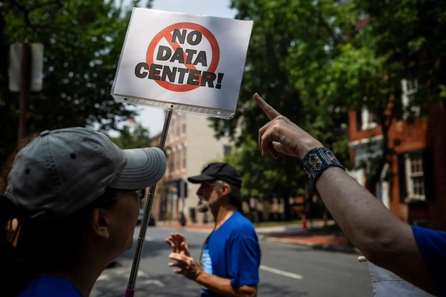 Big Tech: Η εξέγερση κατά των data centers και η μάχη για τις επενδύσεις δισεκατομμυρίων