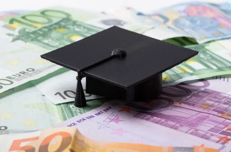 Προσφέρουν υποτροφία ύψους €27.000 για φοίτηση στο Κολλέγιο της Ευρώπης