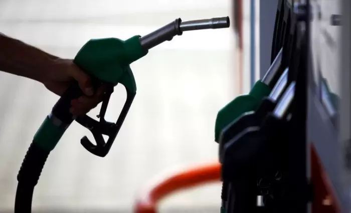 Σε εφαρμογή η μείωση του φόρου στα καύσιμα - Πόσο πέφτουν οι τιμές στην αντλία
