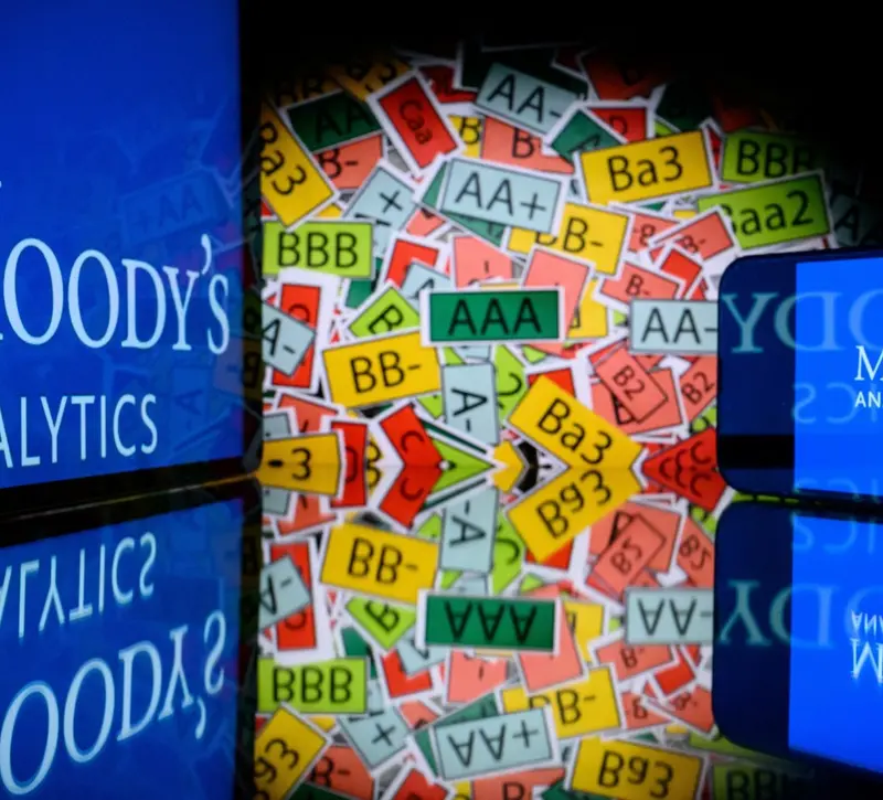 Moody’s Analytics: Παγκόσμια ύφεση αν το πετρέλαιο Brent παρέμενε πάνω από τα $125/βαρέλι – Νέα άνοδος στις τιμές