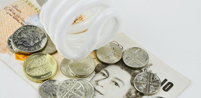 Ηνωμένο Βασίλειο: Μείωση 7% στους λογαριασμούς ενέργειας από τον Απρίλιο