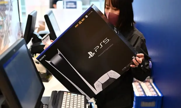 H Sony αυξάνει την τιμή του Playstation 5 για να αντέξει τον πληθωρισμό