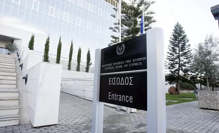 ΚΤΚ: Πάνω τα καταθετικά, αλλά και τα δανειστικά επιτόκια τον Αύγουστο