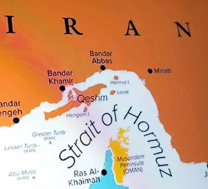 Πετρέλαιο: Όλα εξαρτώνται από το πότε θα ανοίξουν πλήρως τα Στενά του Ορμούζ