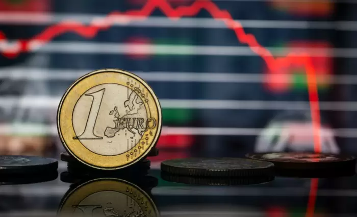 Ευρώ: Βυθίζεται σε χαμηλά 17 μηνών με το βλέμμα σε Γαλλία, Ισπανία