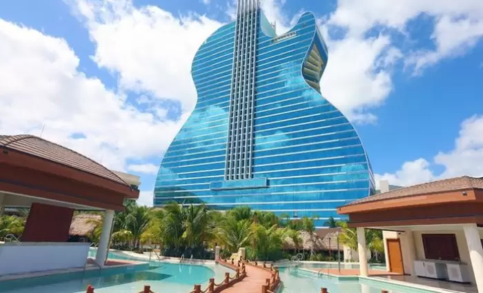 Άνοιξε τις πύλες του το Guitar Hotel στη Φλόριντα (pics)