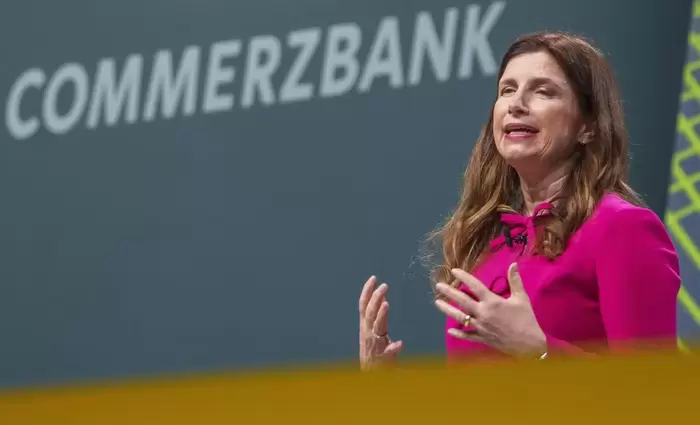 Commerzbank: Η Όρλοπ αλλάζει στάση απέναντι στη UniCredit ενόψει κρίσιμων διαπραγματεύσεων