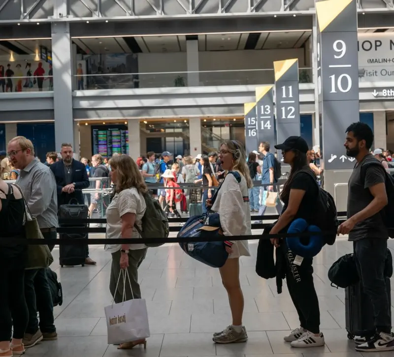 ΕΕ: Το νέο σύστημα ελέγχου συνόρων προκαλεί μεγάλες ουρές στα αεροδρόμια