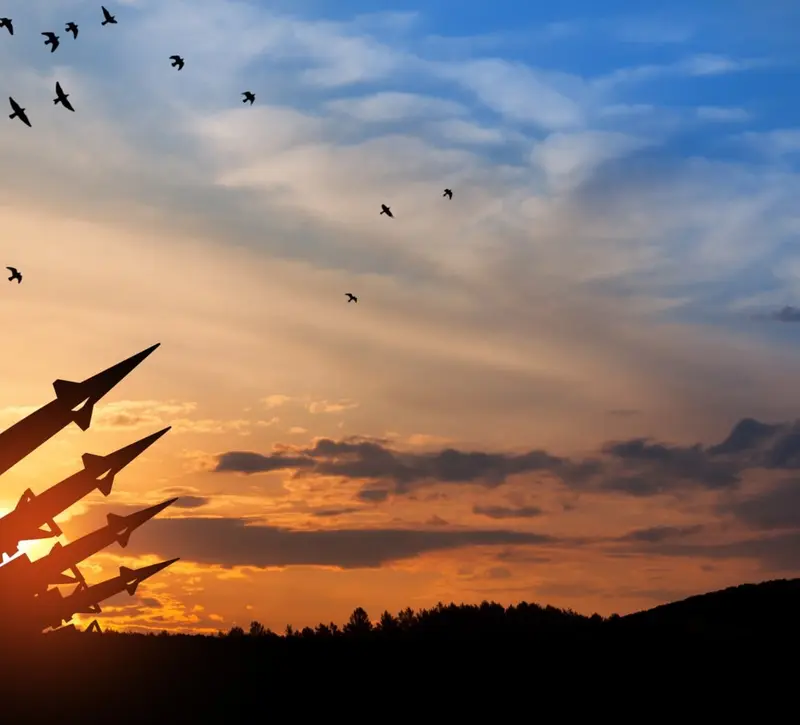 Απογειώθηκαν οι δαπάνες για πυρηνικά όπλα, ενώ βομβαρδίζεται το Ιράν για να μην αποκτήσει