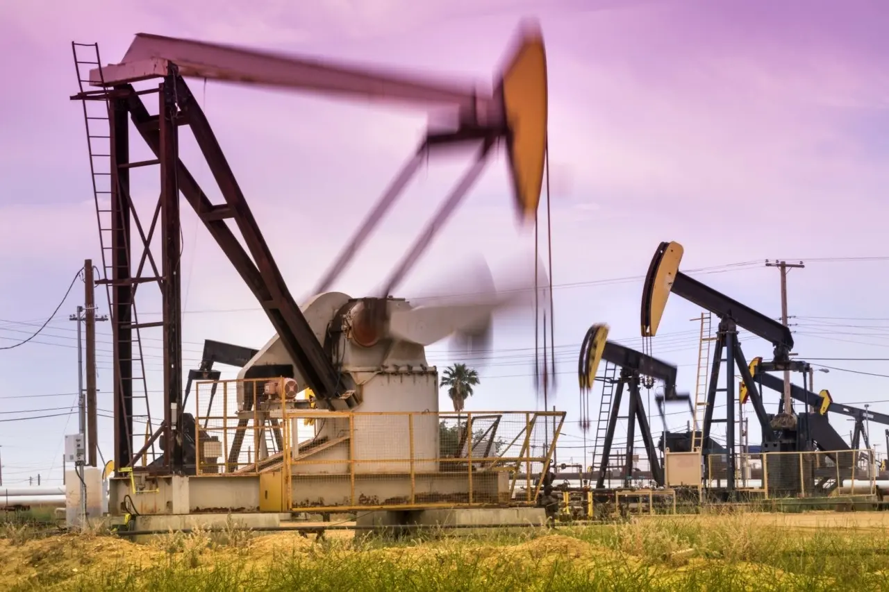 Πετρέλαιο: Πιάνει και πάλι τα 83 δολάρια το Brent μετά το σχέδιο του Ιράν για τα Στενά του Ορμούζ