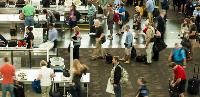 Υπερτουρισμός: Γιατί η Ευρώπη ασφυκτιά και ποιος πρέπει να πληρώσει το κόστος