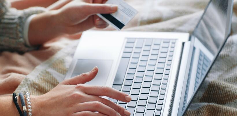 Οι Βρετανοί εγκαταλείπουν τα chatbots – Χάθηκαν 4,9 δισ. λίρες σε πωλήσεις λόγω ΑΙ