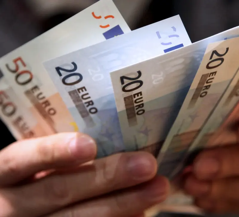 Μικρές αυξήσεις μισθών λόγω ΑΤΑ τον Ιούλιο - Τι υπενθυμίζει η ΟΕΒ