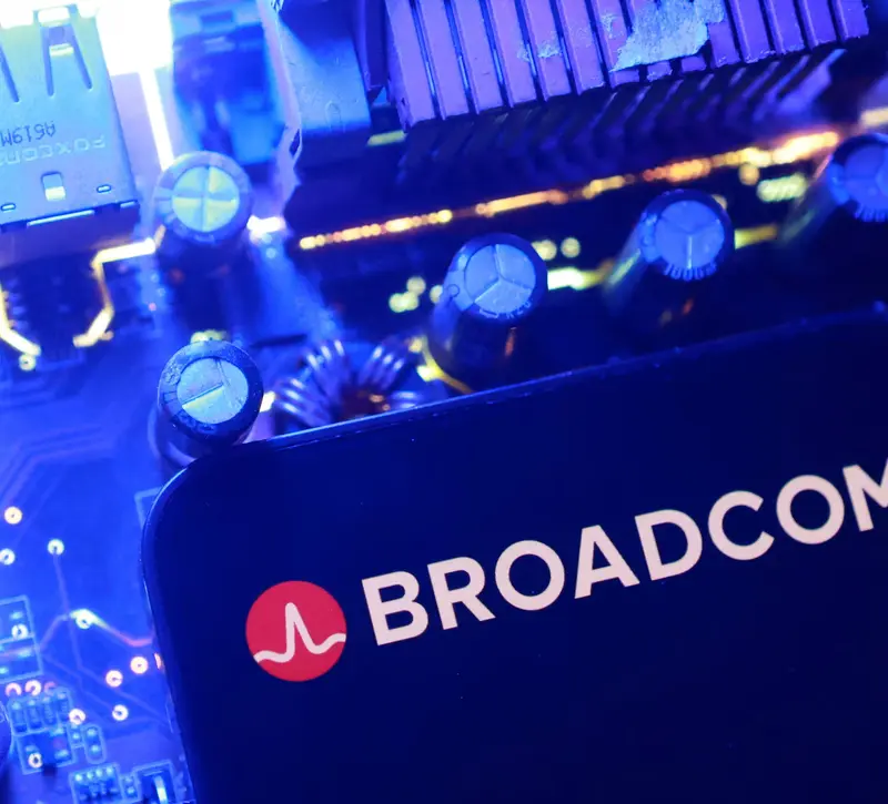 Apple: Συμφωνία άνω των 30 δισ. δολαρίων με την Broadcom για παραγωγή τσιπ στις ΗΠΑ