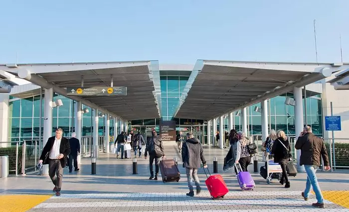Έρευνα: Πόσοι από τους τουρίστες μένουν αποκλειστικά στις ελεύθερες περιοχές;