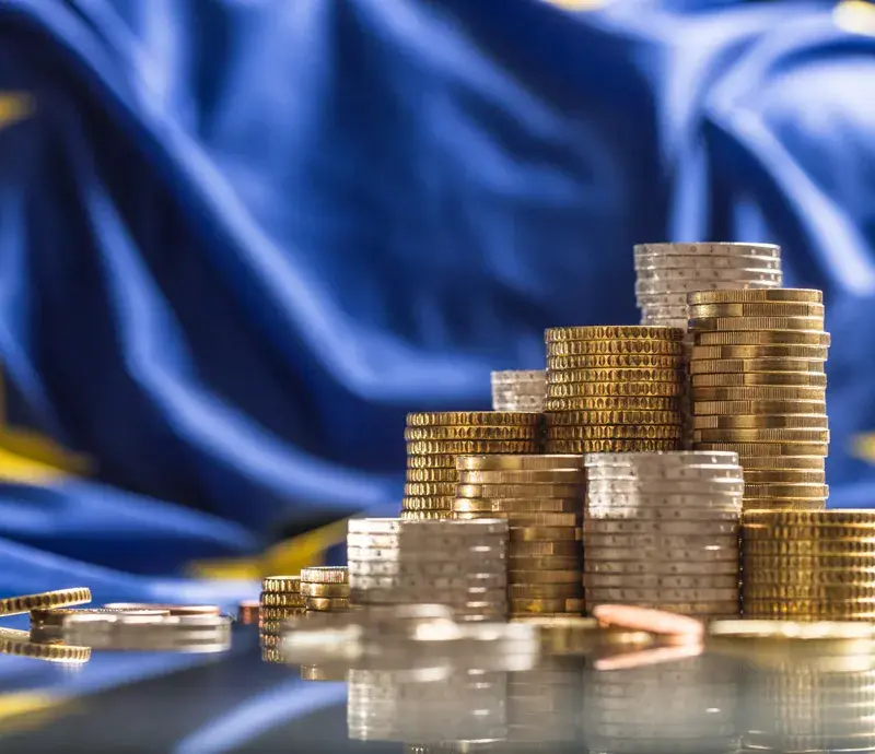 Συναγερμός στην Ευρωζώνη για τα ομόλογα: Σε υψηλά 25ετίας το κόστος δανεισμού στη Γαλλία, γιατί δεν παρεμβαίνει η ΕΚΤ