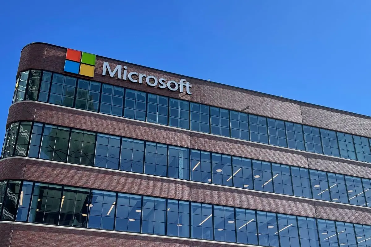 Σοκ στη Microsoft: Τα πακέτα αποζημίωσης που προσφέρει στους 4.800 απολυμένους υπαλλήλους