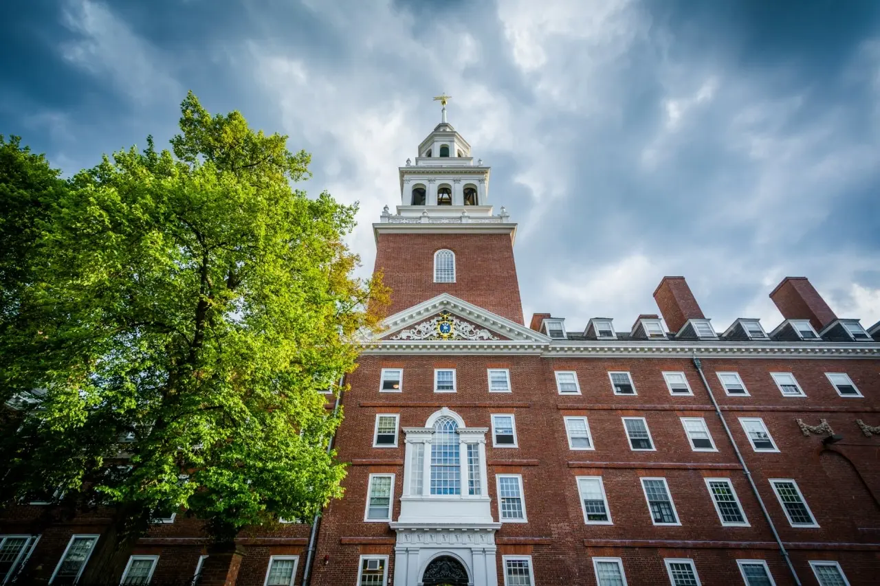 ΗΠΑ: Στο στόχαστρο του Τραμπ Harvard, το Stanford και MIT για τις βίζες ξένων φοιτητών και ερευνητών