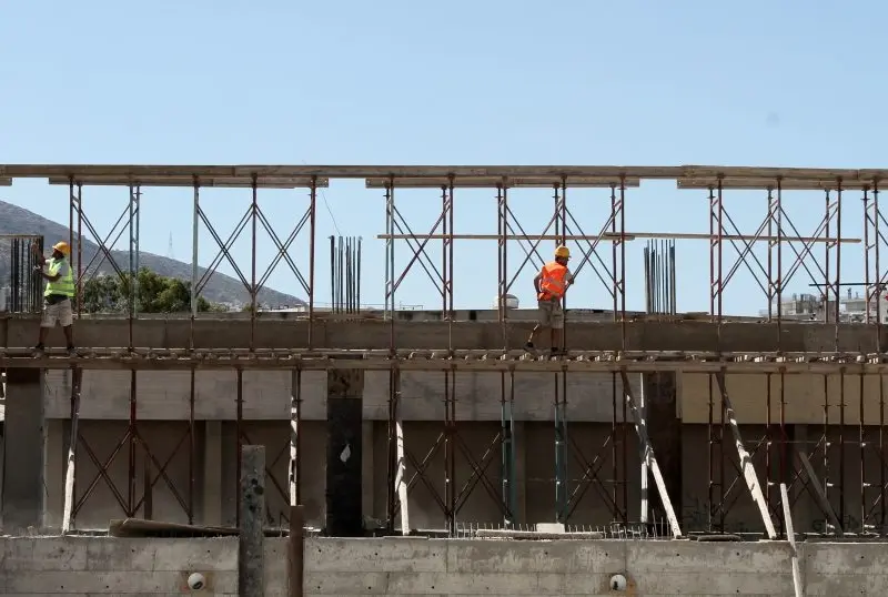 Ακριβότερες κατά 4,9% οι κατασκευές σε ετήσια βάση