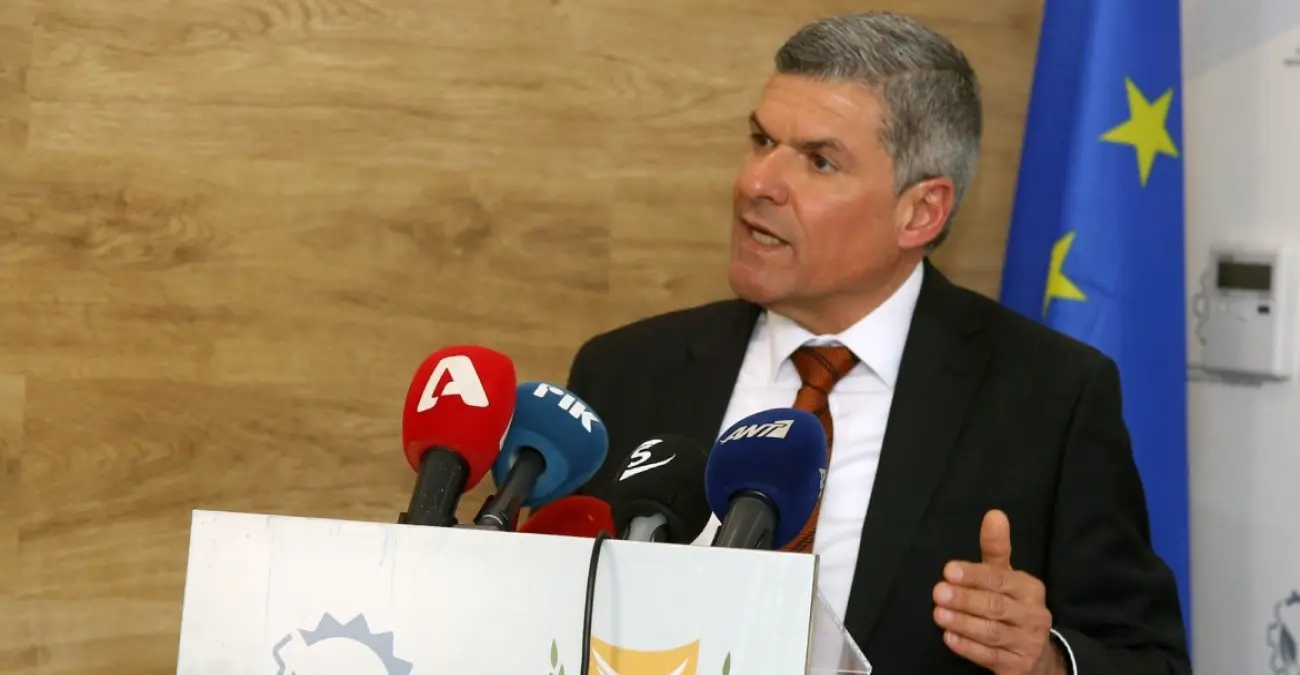 Απορρίπτει ο Υπουργός Εμπορίου όσα του καταλογίζουν για e-kalathi