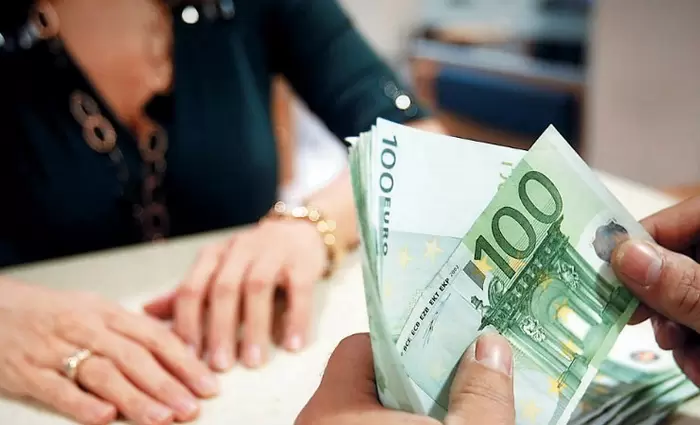 Ποια τα δικαιώματα των εργαζομένων για την καταβολή του 13ου μισθού