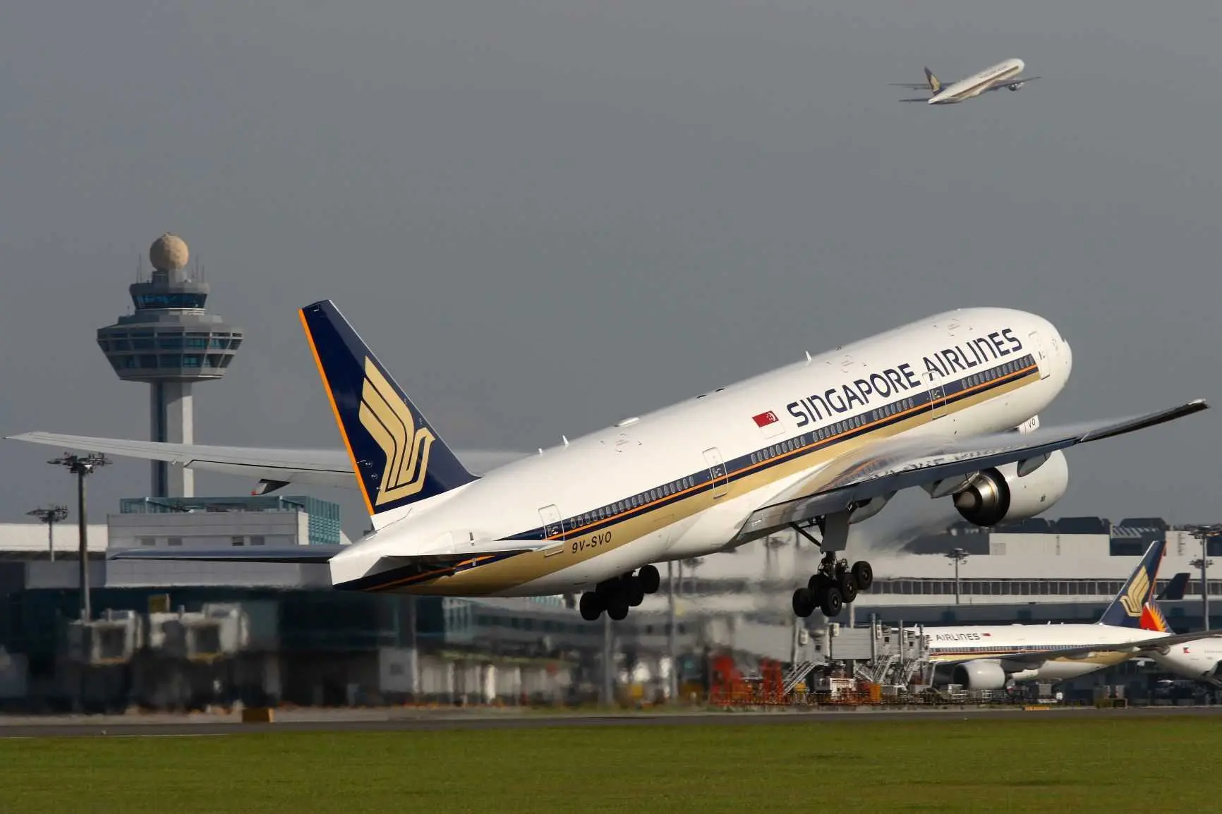 Singapore Airlines: Καταγράφει τα υψηλότερα λειτουργικά του κέρδη εξαμήνου