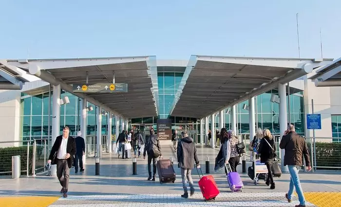 Μικρή μείωση στα έσοδα από τον Τουρισμό