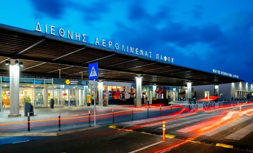 Σχεδόν χίλιοι επιβάτες αναχώρησαν χθες από το αεροδρόμιο Πάφου