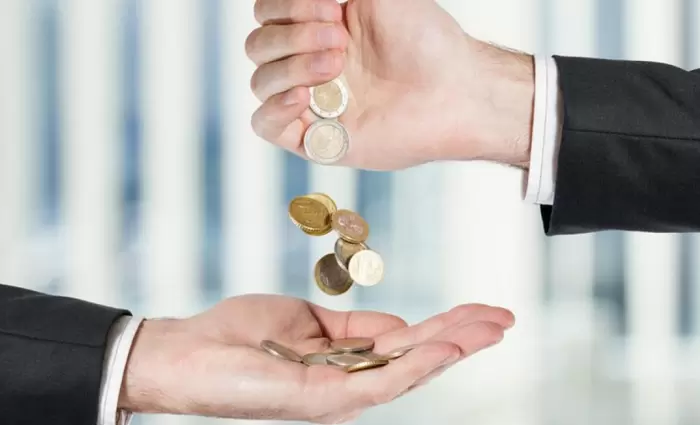 Βήμα προς την ορθή κατεύθυνση ο κατώτατος μισθός  αλλά δεν αρκεί