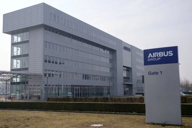 Εργαζόμενοι της Airbus διαμαρτύρονται για τις απολύσεις συναδέλφων τους